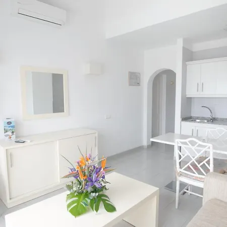 ラゴス デ ファナベ ビーチ アデヘ