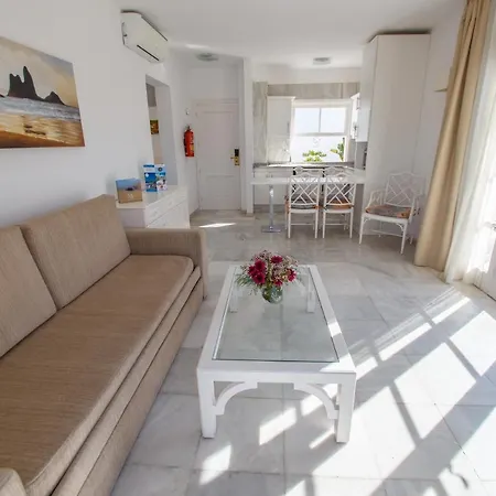 ラゴス デ ファナベ ビーチ アデヘ