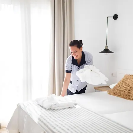 アパートホテル ラゴス デ ファナベ ビーチ アデヘ