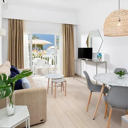 アパートホテル ラゴス デ ファナベ ビーチ 4*