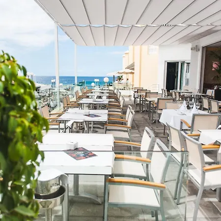 アパートホテル ラゴス デ ファナベ ビーチ 4*