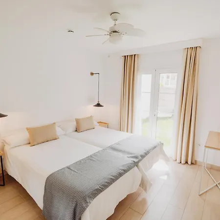 アパートホテル ラゴス デ ファナベ ビーチ 4*