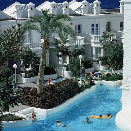 ラゴス デ ファナベ ビーチ アパートホテル アデヘ